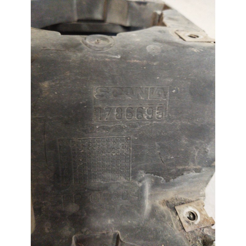 Recambio de soporte faro derecho para scania trucks p, g, r, t series r 480 (480cv) referencia OEM IAM 1786695  SOPORTE FARO ANT