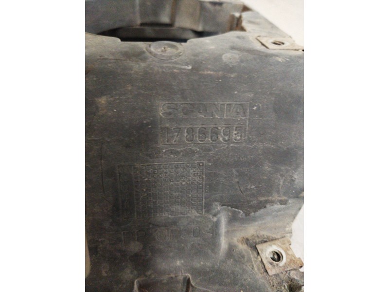Recambio de soporte faro derecho para scania trucks p, g, r, t series r 480 (480cv) referencia OEM IAM 1786695  SOPORTE FARO ANT