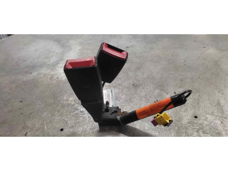 Recambio de pretensor airbag derecho para opel vectra c berlina club referencia OEM IAM 24463290F TRASERO CENTRAL 