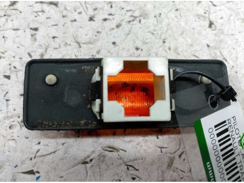 Recambio de piloto lateral derecho para renault trafic (desde 5.89) referencia OEM IAM   