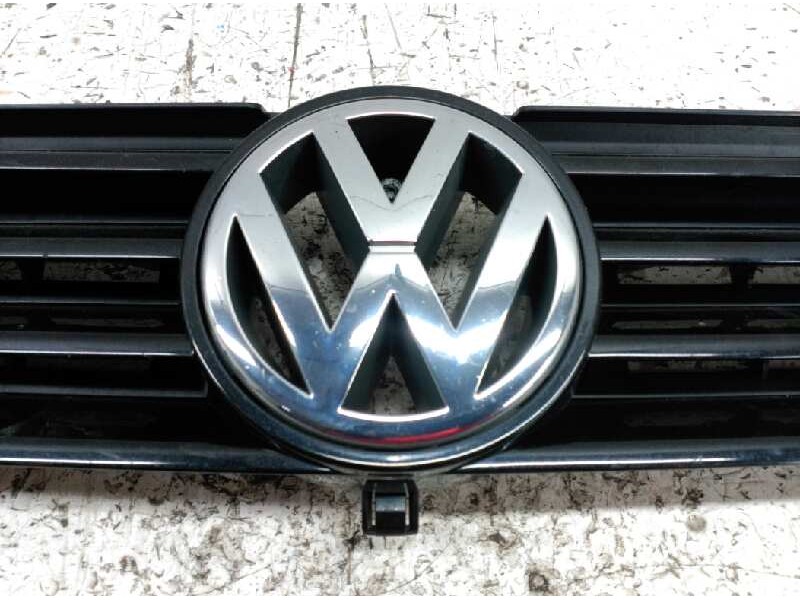 Recambio de rejilla delantera central para volkswagen polo berlina (6n2) trendline referencia OEM IAM 6N0853651 6N0853655 