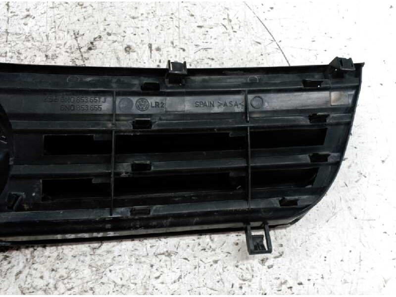Recambio de rejilla delantera central para volkswagen polo berlina (6n2) trendline referencia OEM IAM 6N0853651 6N0853655 