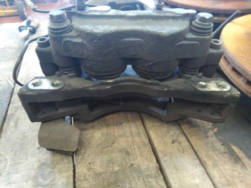 Recambio de pinza freno delantera izquierda para nissan trucks atleon tk10.95 referencia OEM IAM 566202 566101 BREMBO