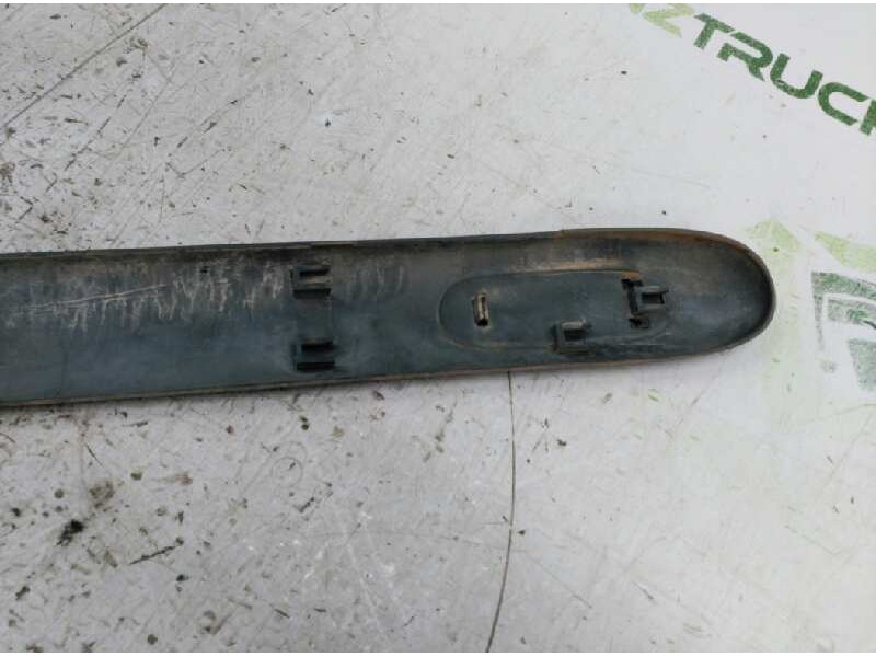 Recambio de moldura puerta delantera derecha para renault kangoo (f/kc0) authentique referencia OEM IAM 7700304634  