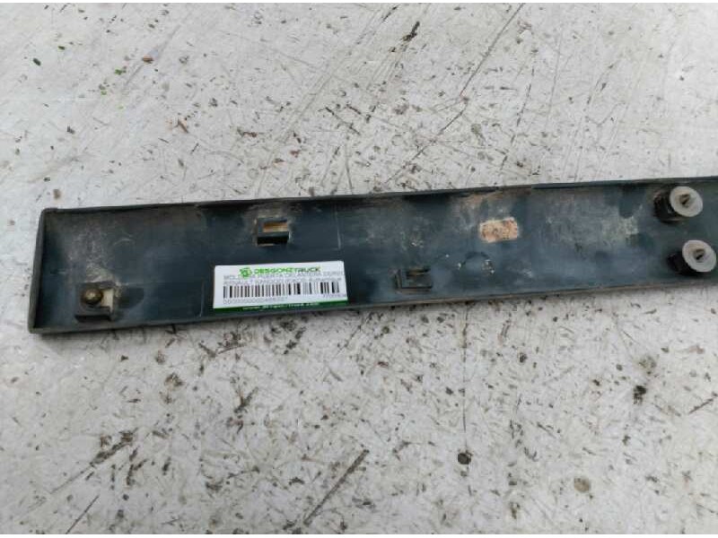 Recambio de moldura puerta delantera derecha para renault kangoo (f/kc0) authentique referencia OEM IAM 7700304634  