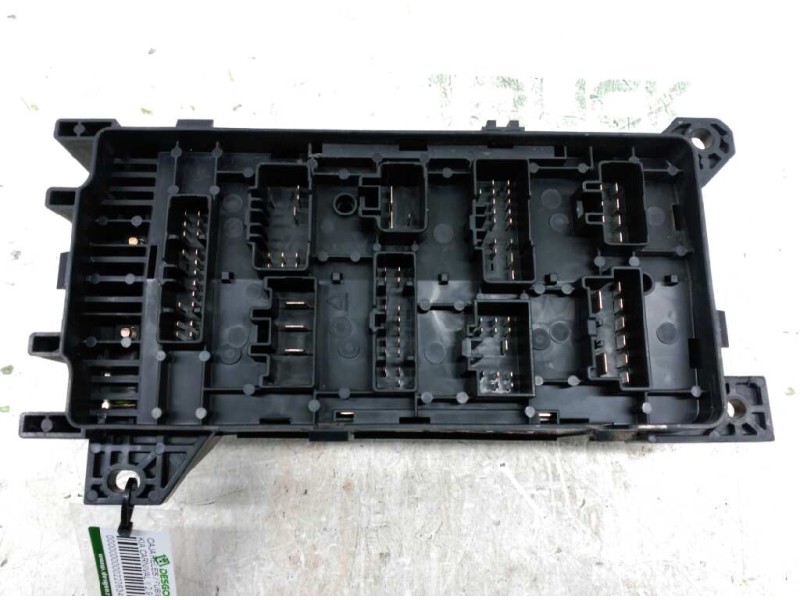 Recambio de caja reles / fusibles para kia carnival ii 2.9 cdri executive referencia OEM IAM   