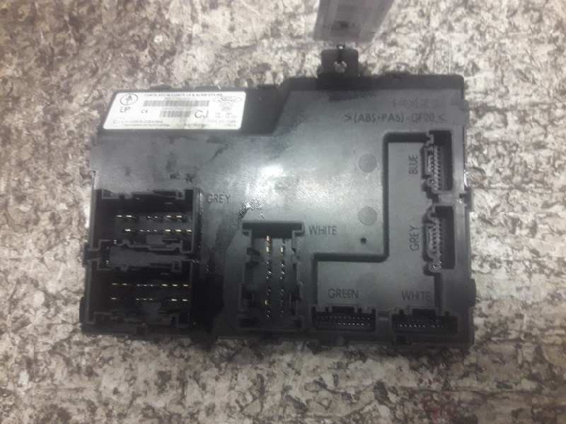 Recambio de caja reles / fusibles para ford fiesta (cb1) econetic referencia OEM IAM 8V5115K600CJ F005V01086 116RA000084