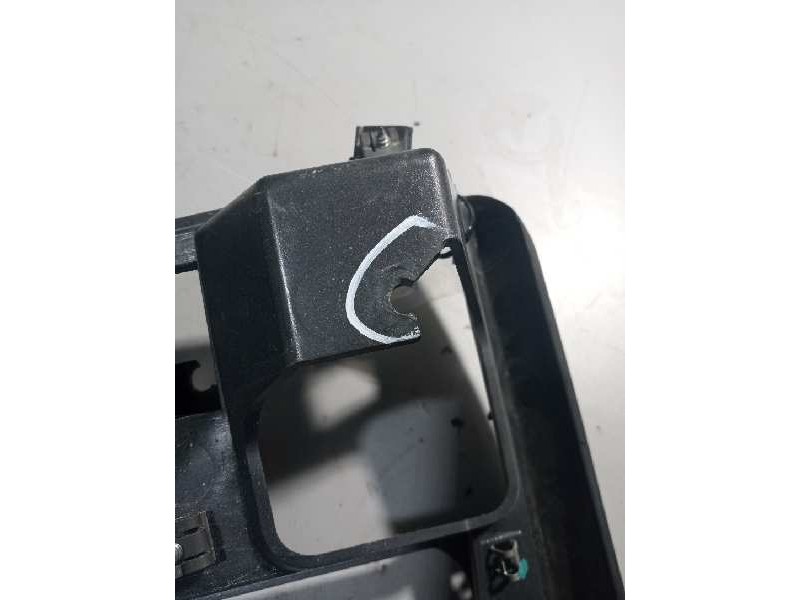 Recambio de embellecedor interior central para iveco stralis (as) 11.1 diesel referencia OEM IAM 504321643  