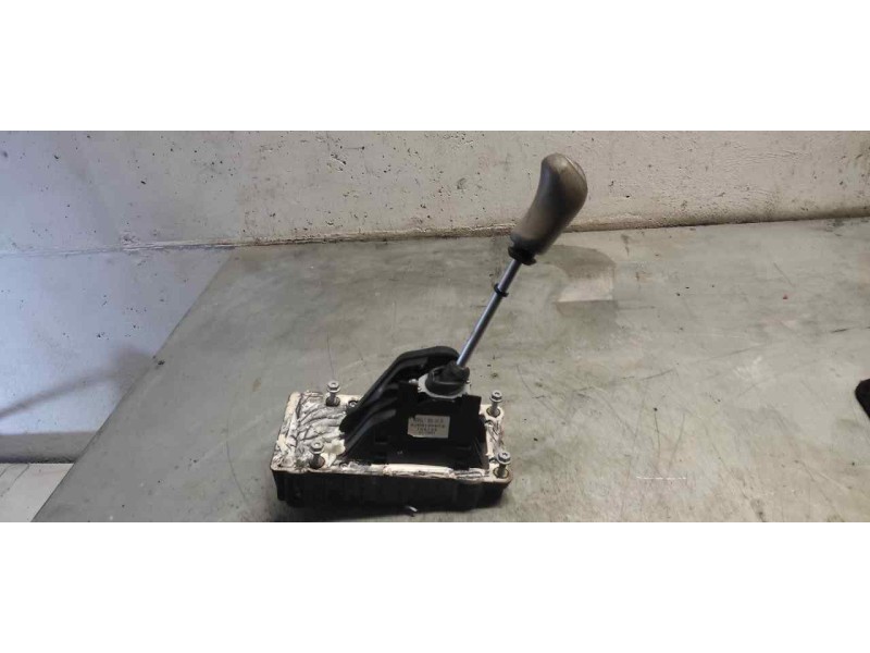 Recambio de palanca cambio para renault megane ii berlina 3p confort authentique referencia OEM IAM 8200105010  