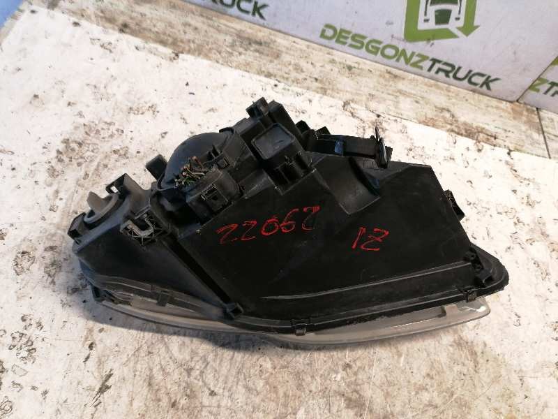 Recambio de faro izquierdo para audi a4 berlina (8e) 2.5 tdi quattro (132kw) referencia OEM IAM   