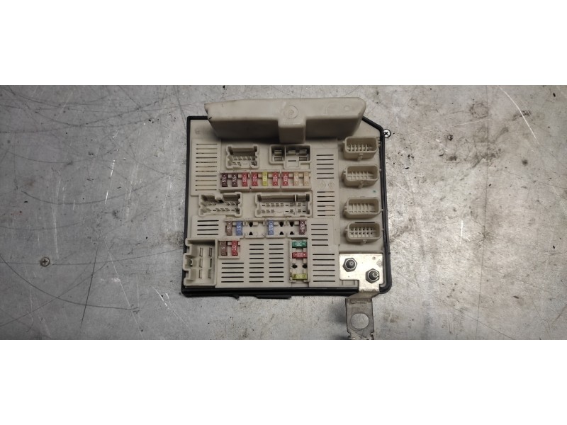 Recambio de caja reles / fusibles para renault megane ii berlina 3p 1.4 16v referencia OEM IAM 8200481867F  