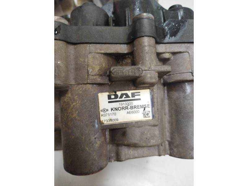 Recambio de valvula aire para daf trucks xf 106 480 referencia OEM IAM 2027747 ZEL2100 1913300
