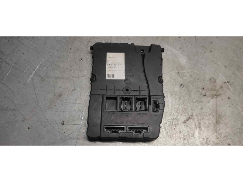 Recambio de caja reles / fusibles para renault scenic ii 1.5 dci diesel referencia OEM IAM 8200606824 8200623826 