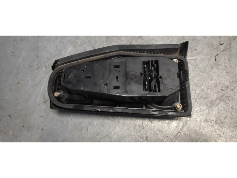 Recambio de piloto trasero izquierdo para volkswagen polo classic (6v2) básico referencia OEM IAM   