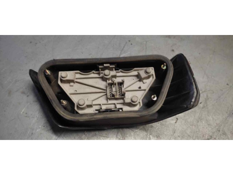 Recambio de piloto trasero derecho para peugeot 605 srti referencia OEM IAM   