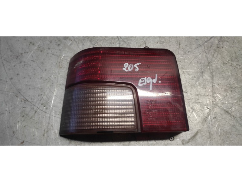 Recambio de piloto trasero izquierdo para peugeot 205 berlina 1.1 mito referencia OEM IAM   