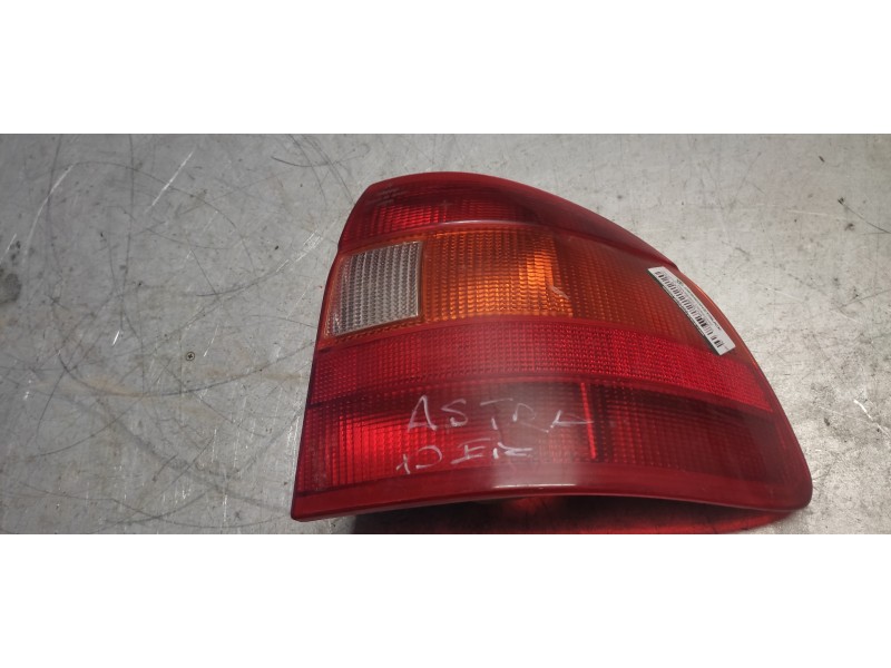 Recambio de piloto trasero derecho para opel astra f berlina básico referencia OEM IAM   