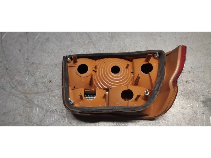 Recambio de piloto trasero derecho para ford escort berlina rs turbo referencia OEM IAM   