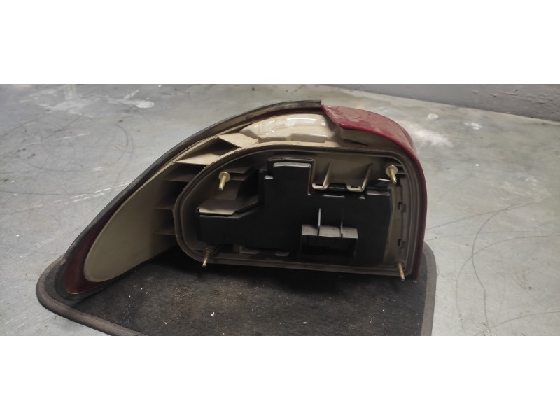 Recambio de piloto trasero derecho para ford mondeo berlina/familiar (fd) glx berlina referencia OEM IAM   