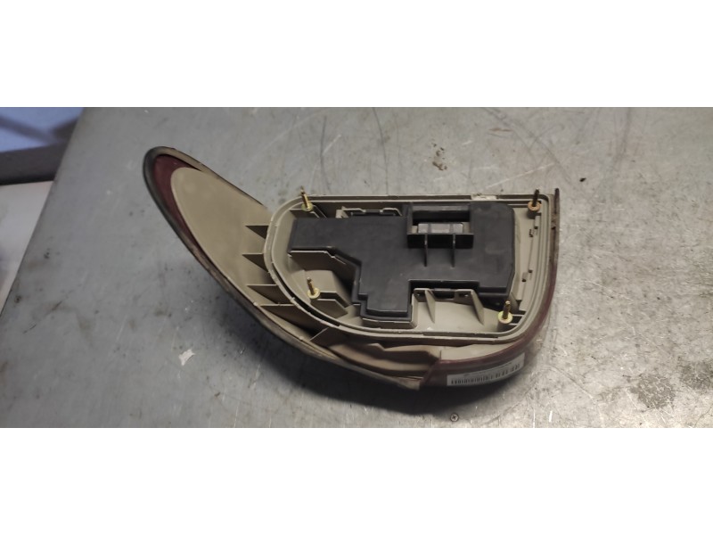 Recambio de piloto trasero izquierdo para ford mondeo berlina/familiar (fd) glx berlina referencia OEM IAM   