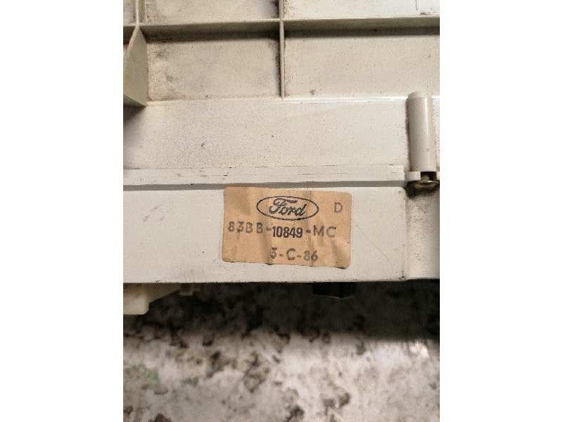 Recambio de cuadro instrumentos para ford sierra berlina 2.3 diesel referencia OEM IAM 83BB10849MC  