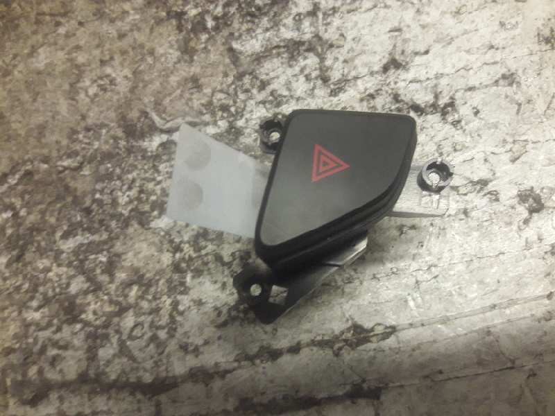 Recambio de warning para hyundai i30 referencia OEM IAM 864W01404 8 PINS 