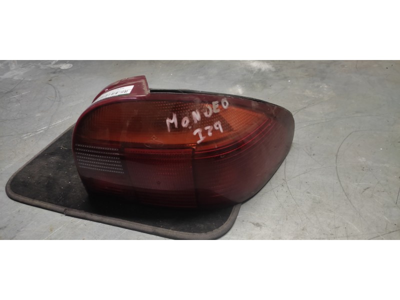 Recambio de piloto trasero derecho para ford mondeo berlina/familiar (fd) glx berlina referencia OEM IAM   