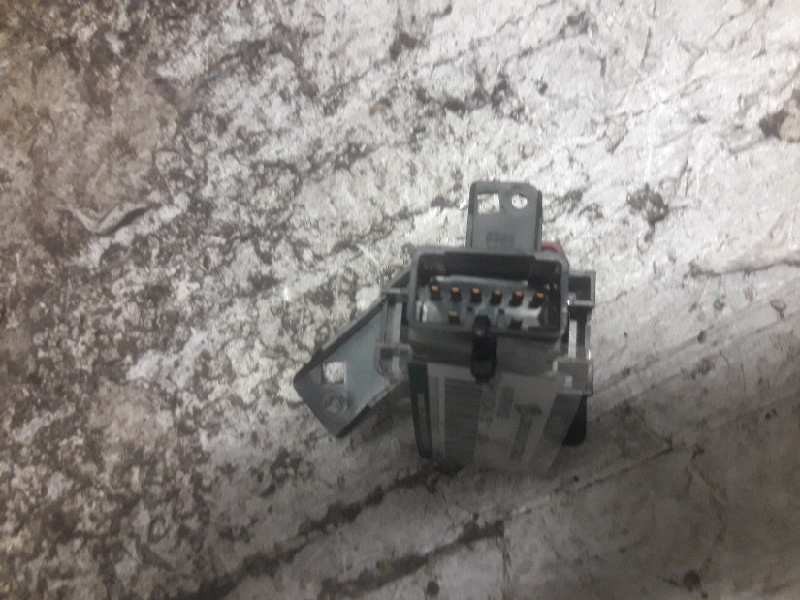Recambio de warning para hyundai i30 referencia OEM IAM 864W01404 8 PINS 