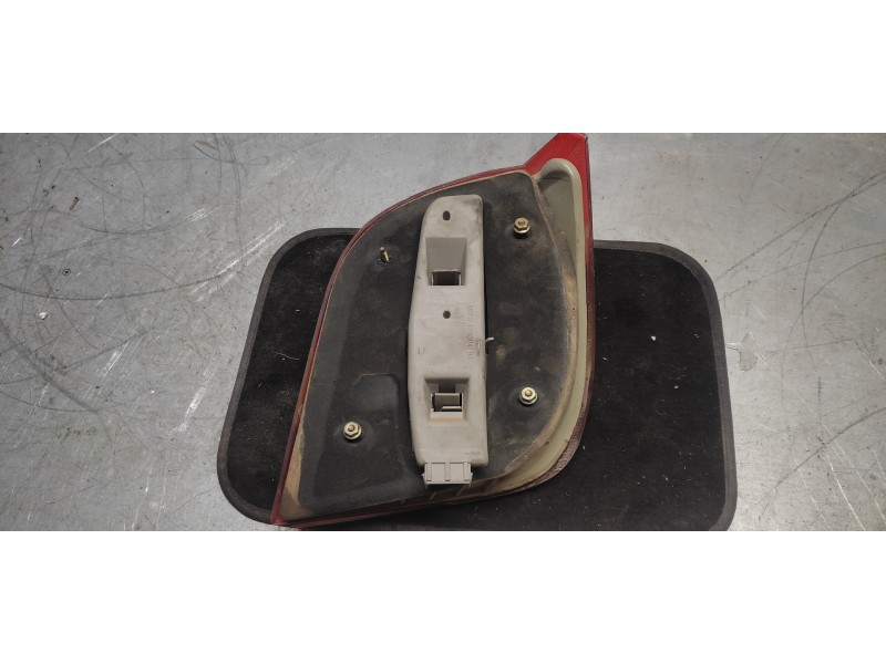 Recambio de piloto trasero izquierdo para ford fiesta berl./courier surf referencia OEM IAM   