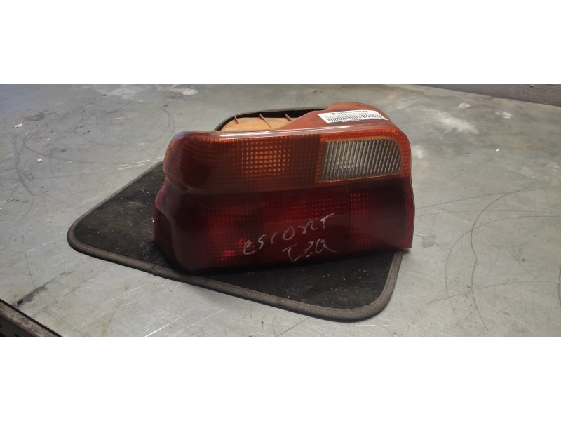 Recambio de piloto trasero izquierdo para ford escort berlina/turnier clx berlina referencia OEM IAM   