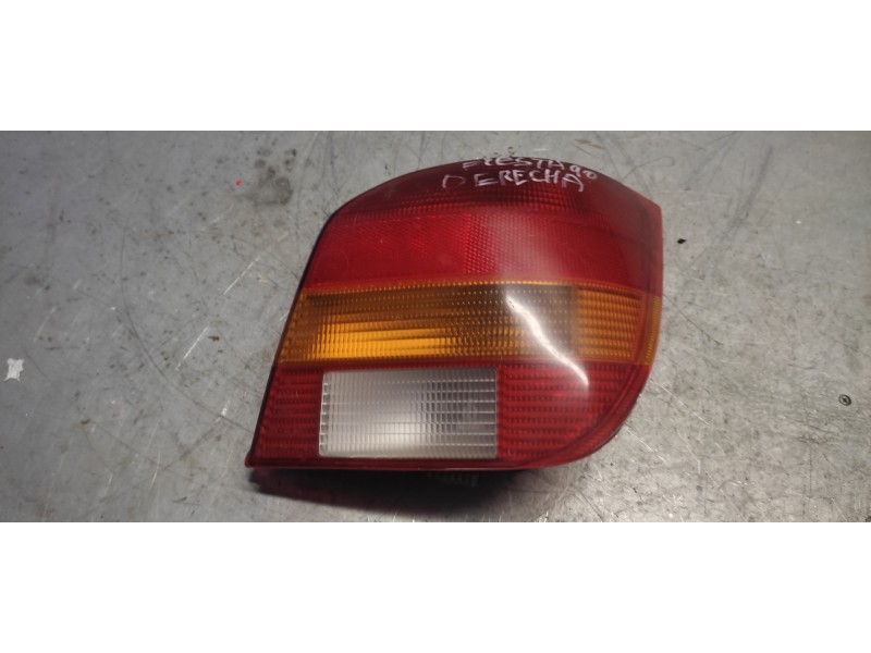 Recambio de piloto trasero derecho para ford fiesta berl./courier surf referencia OEM IAM   