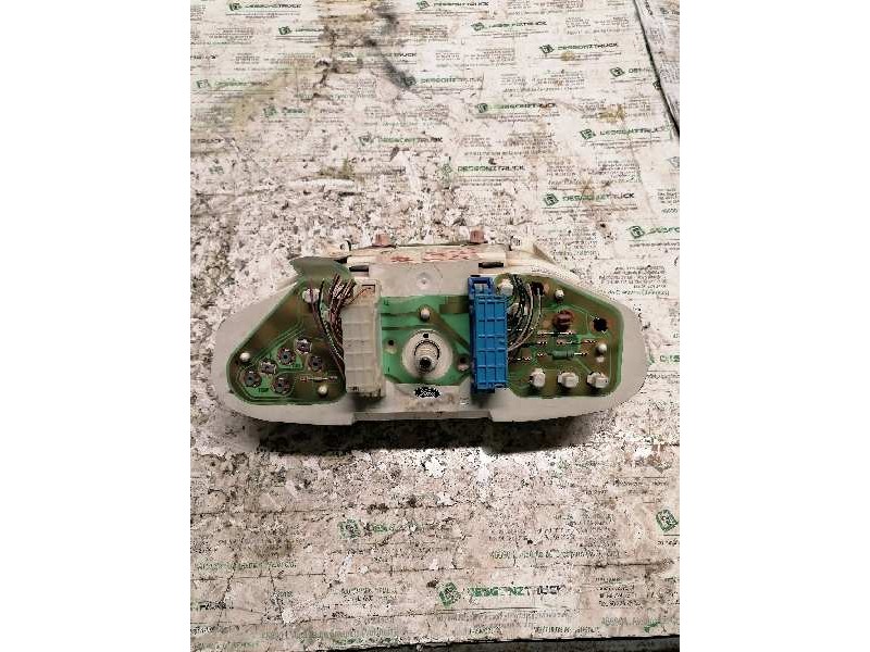 Recambio de cuadro instrumentos para ford fiesta berlina 1.8 diesel cat referencia OEM IAM 96FB10838AA  