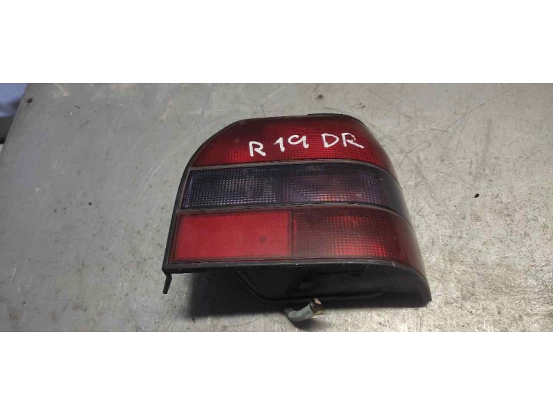 Recambio de piloto trasero derecho para renault 19 hatchback (b/c53) gtd referencia OEM IAM   
