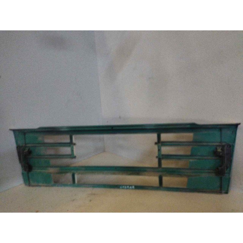 Recambio de rejilla delantera central para volvo fm 12 asta 2001 12.1 diesel (d12d420) referencia OEM IAM 1063509  