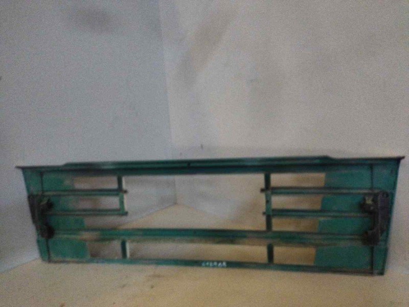 Recambio de rejilla delantera central para volvo fm 12 asta 2001 12.1 diesel (d12d420) referencia OEM IAM 1063509  