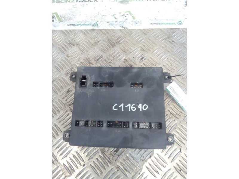 Recambio de caja reles / fusibles para nissan trade 100 chasis cabina referencia OEM IAM 24063G4900  