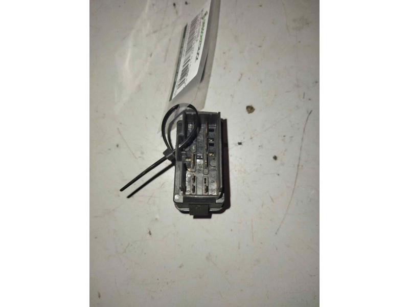 Recambio de boton antiniebla para volvo fm 12 asta 2001 12.1 diesel (d12d420) referencia OEM IAM 3197757  