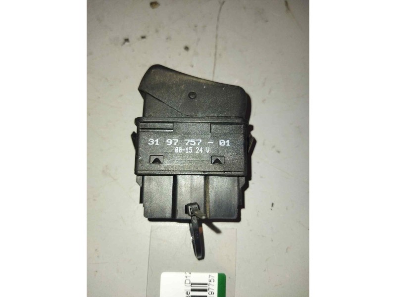 Recambio de boton antiniebla para volvo fm 12 asta 2001 12.1 diesel (d12d420) referencia OEM IAM 3197757  