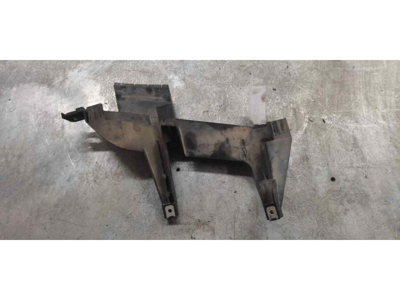 Recambio de soporte faro derecho para bmw x3 (e83) 2.0 turbodiesel cat referencia OEM IAM 1301073025  