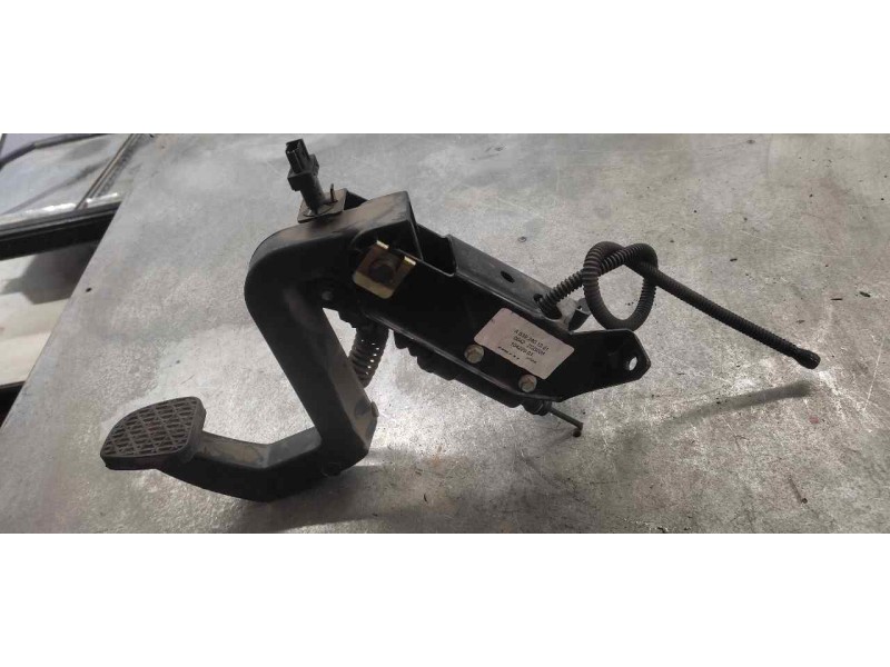 Recambio de pedal embrague para mercedes-benz vito kasten (639) 2.1 cdi referencia OEM IAM A6392901201  
