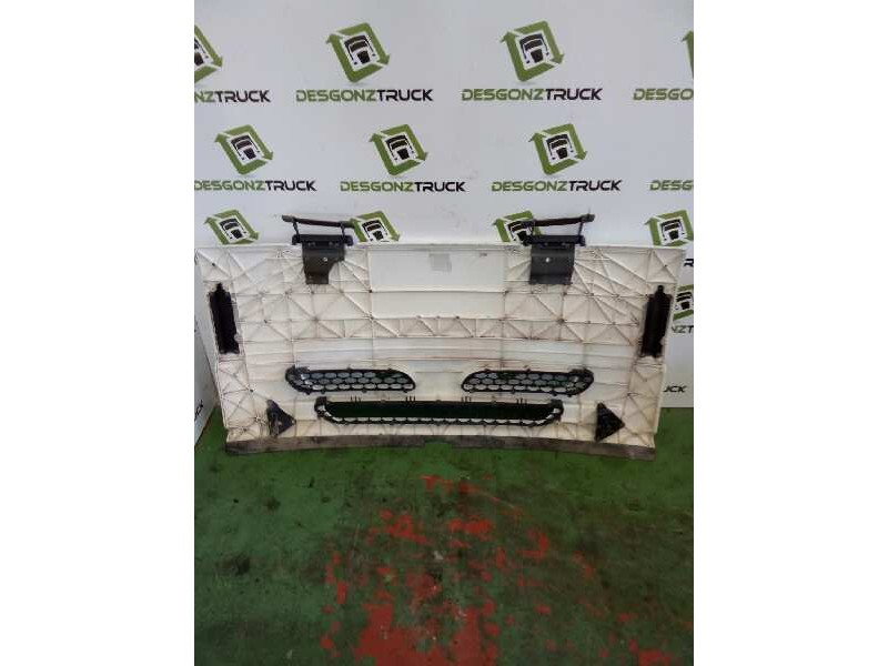 Recambio de calandra para nissan trucks atleon 140 referencia OEM IAM   