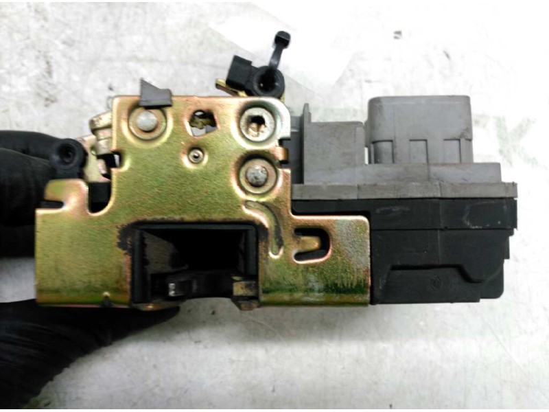 Recambio de cerradura puerta delantera derecha para peugeot 206 4-trg. xr referencia OEM IAM   