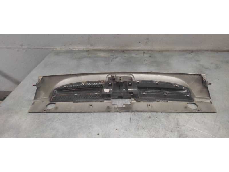 Recambio de rejilla delantera central para peugeot partner (s2) 1.6 16v cat referencia OEM IAM 9644758577  