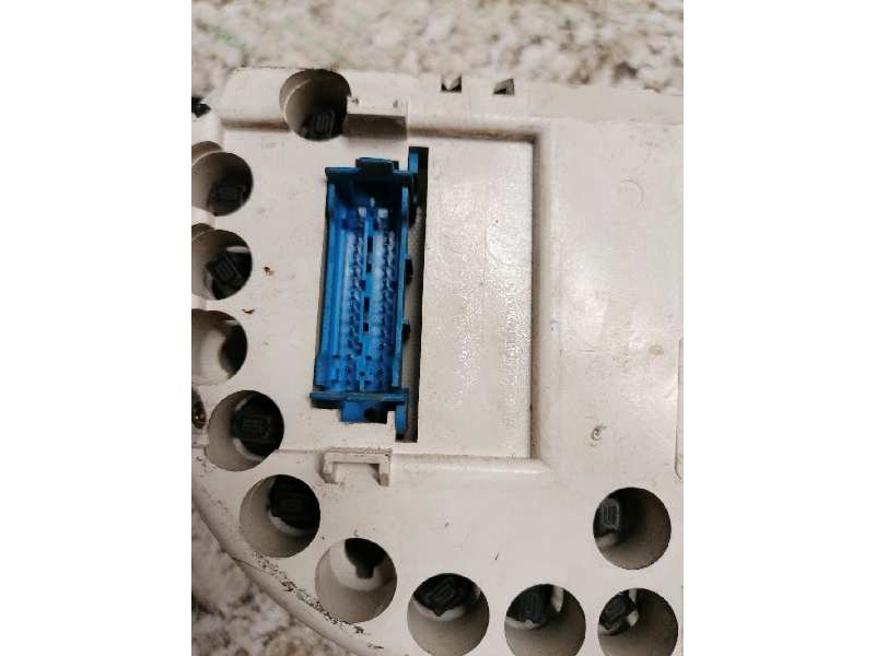 Recambio de cuadro instrumentos para renault trafic (desde 5.89) 2.0 referencia OEM IAM 7700308313  