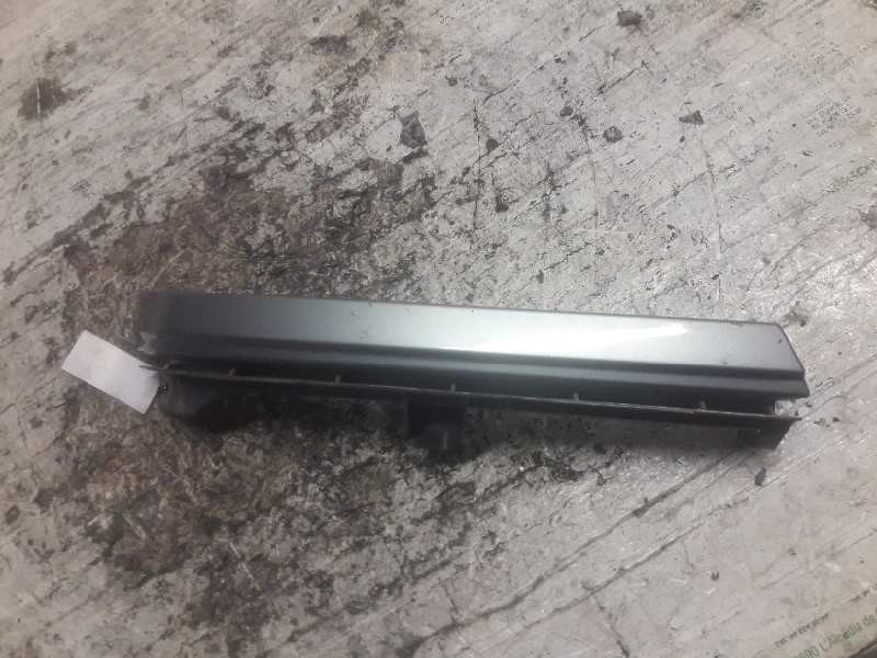 Recambio de moldura para opel zafira a elegance referencia OEM IAM 90580652 BAJO FARO DERECHO 