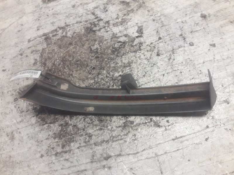Recambio de moldura para opel zafira a elegance referencia OEM IAM 90580652 BAJO FARO DERECHO 