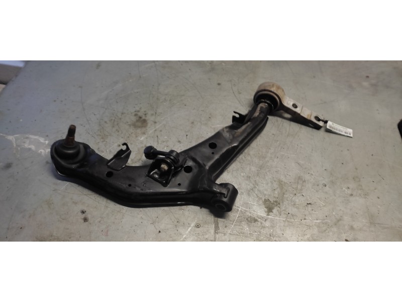 Recambio de brazo suspension inferior delantero derecho para nissan primera berlina (p12) acenta referencia OEM IAM   