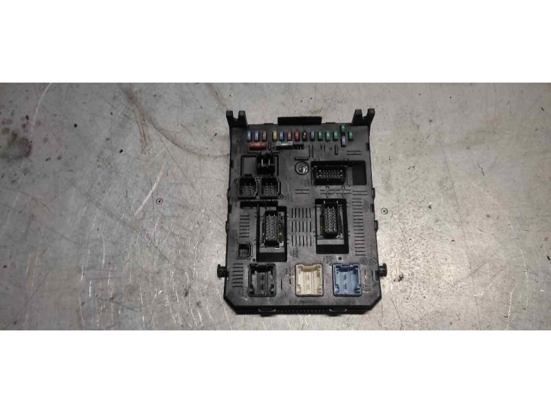 Recambio de caja reles / fusibles para peugeot 307 berlina (s2) xs referencia OEM IAM 9661940480 BSI 