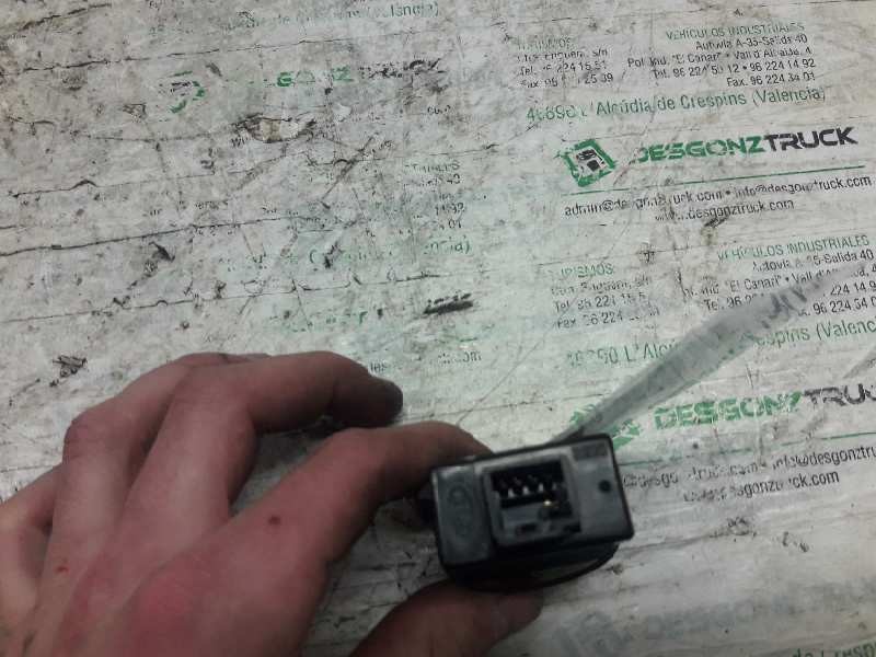 Recambio de boton regulacion de faros para kia carnival ii 2.9 cdri executive referencia OEM IAM 20208  