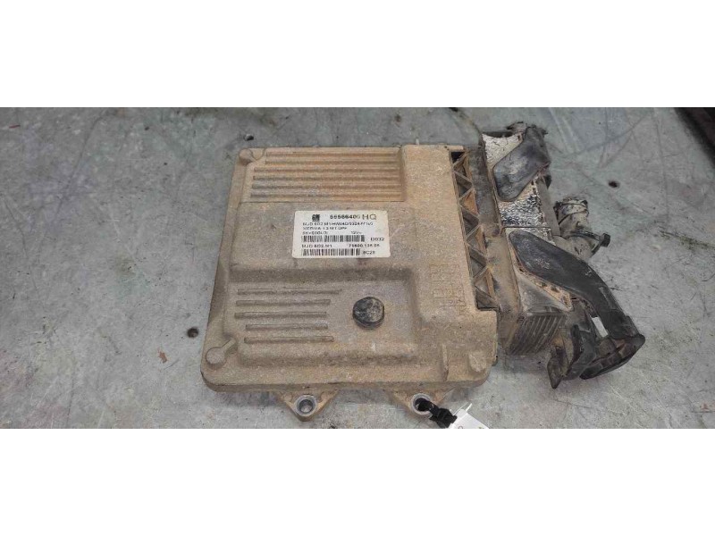 Recambio de centralita motor uce para opel meriva cosmo referencia OEM IAM 55566400  